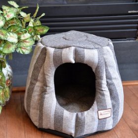 Armarkat 17-in Cave Shape Cat Bed, Gray & Silver